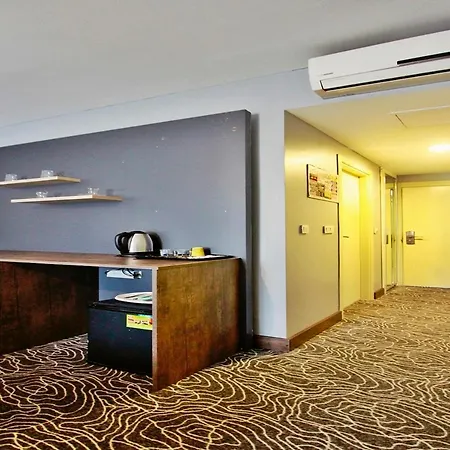 Red House Vip Apartmant Suites 아파트호텔 3*
