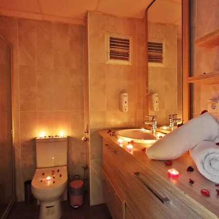 Red House Vip Apartmant Suites Aparthotel 3*