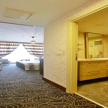 Red House Vip Apartmant Suites 3*