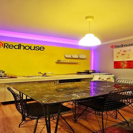 Red House Vip Apartmant Suites 公寓式酒店