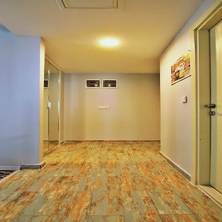 Red House Vip Apartmant Suites 公寓式酒店