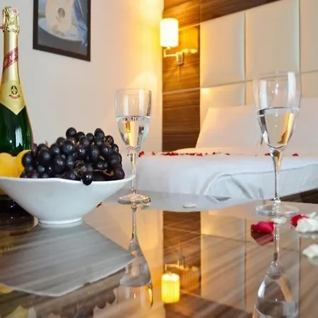 Lägenhetshotell Red House Vip Apartmant Suites 3*