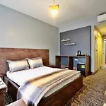 Red House Vip Apartmant Suites Apart Otel 3*