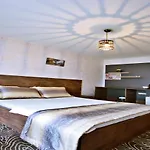 Red House Vip Apartmant Suites Apart Otel 3*