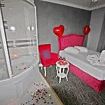 Red House Vip Apartmant Suites Apart Otel 3*