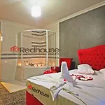 Red House Vip Apartmant Suites Apart Otel 3*