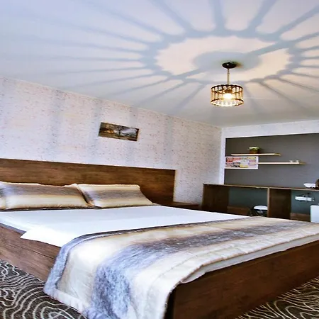 Red House Vip Apartmant Suites Lägenhetshotell 3*